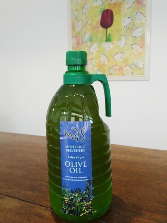 2 Liter Flasche mit 100% natürlichem und köstlichem Olivenöl von Montbrió Belvedere